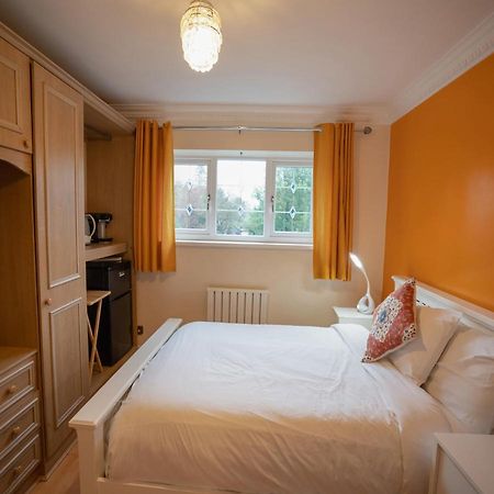 Oyo Oakcroft Guest House Manchester Airport Ringway Экстерьер фото