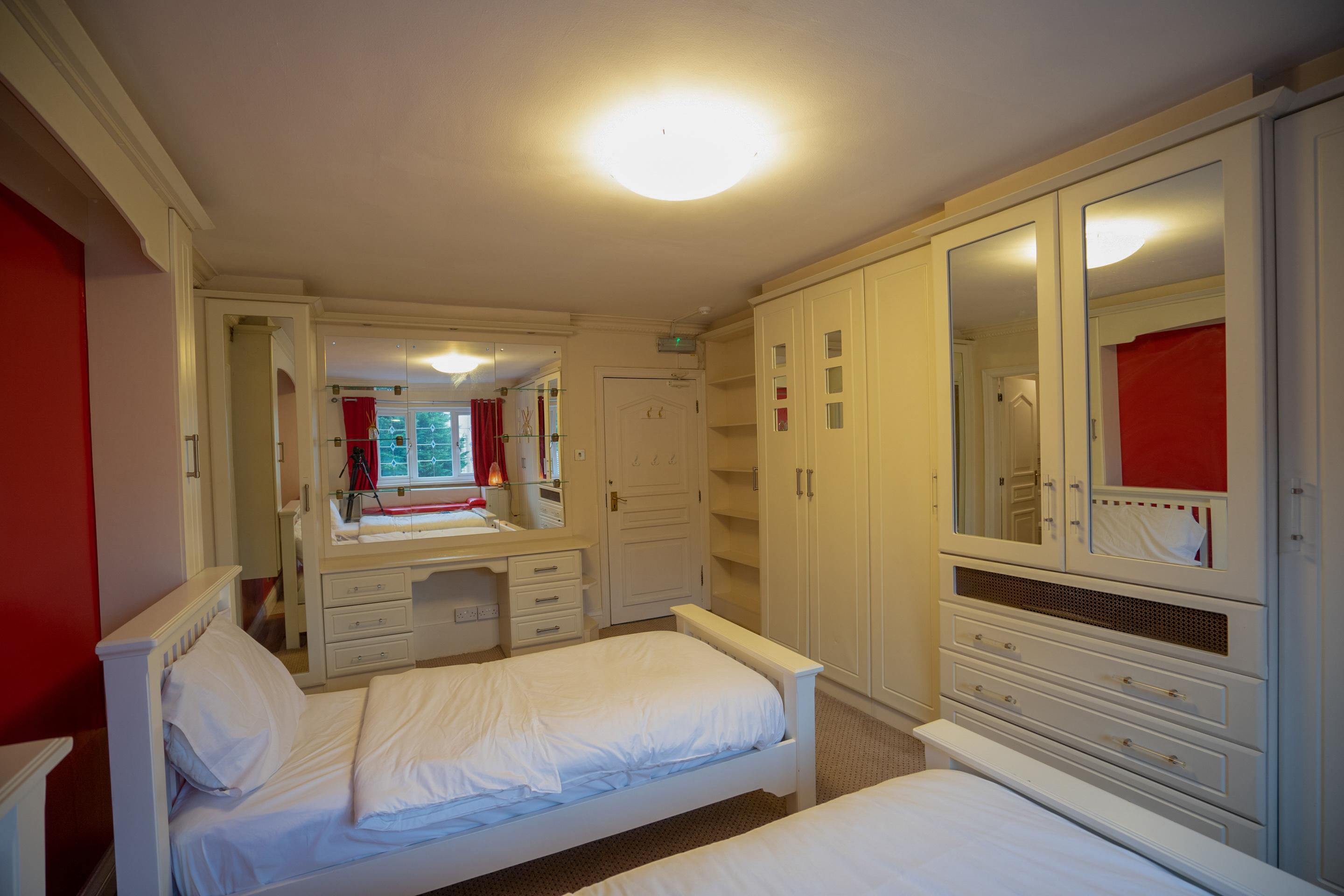 Oyo Oakcroft Guest House Manchester Airport Ringway Экстерьер фото