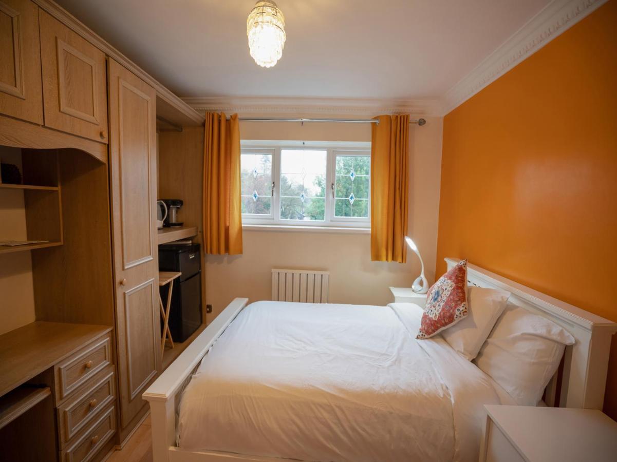 Oyo Oakcroft Guest House Manchester Airport Ringway Экстерьер фото