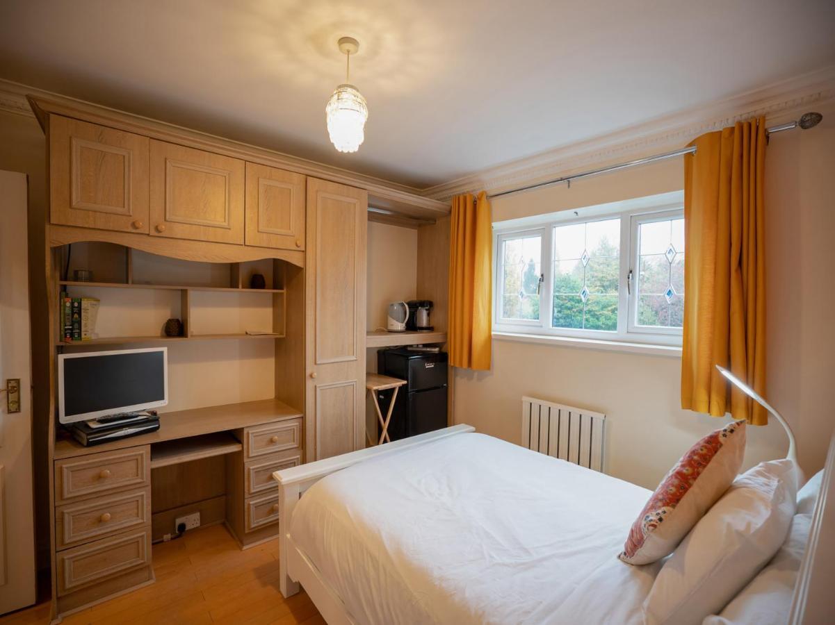 Oyo Oakcroft Guest House Manchester Airport Ringway Экстерьер фото