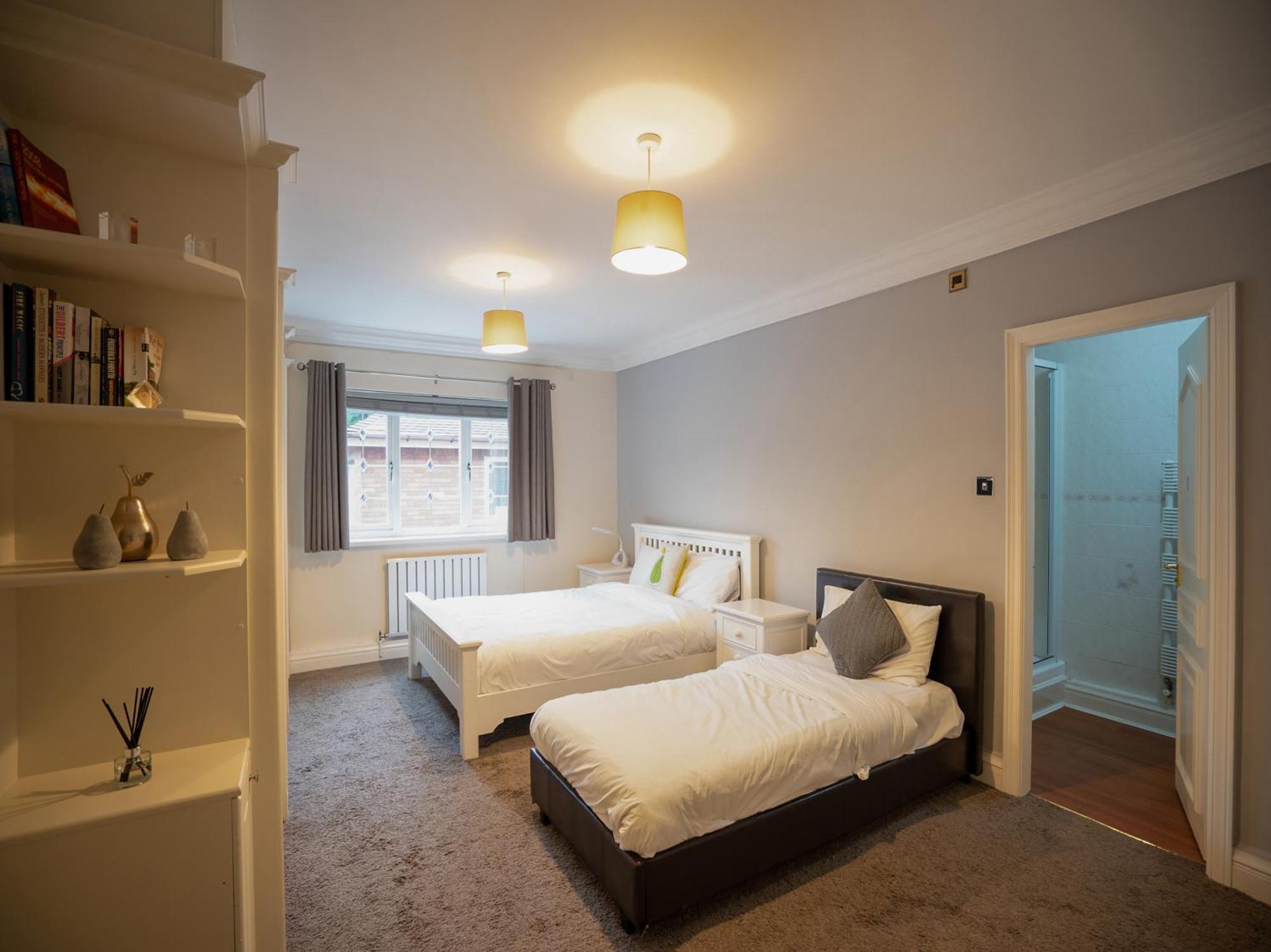 Oyo Oakcroft Guest House Manchester Airport Ringway Экстерьер фото