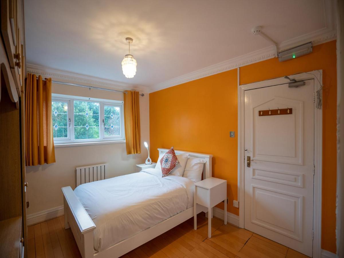 Oyo Oakcroft Guest House Manchester Airport Ringway Экстерьер фото