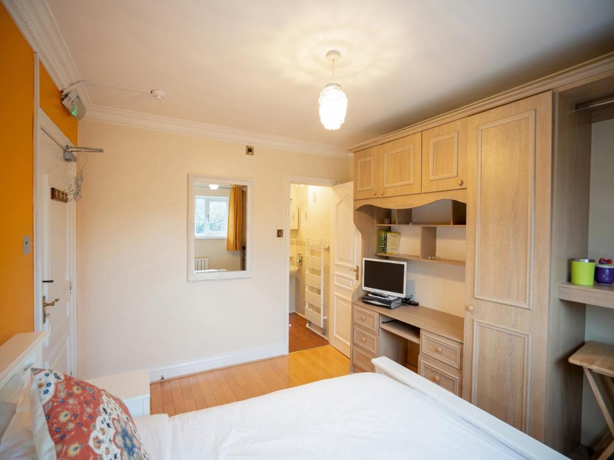 Oyo Oakcroft Guest House Manchester Airport Ringway Экстерьер фото